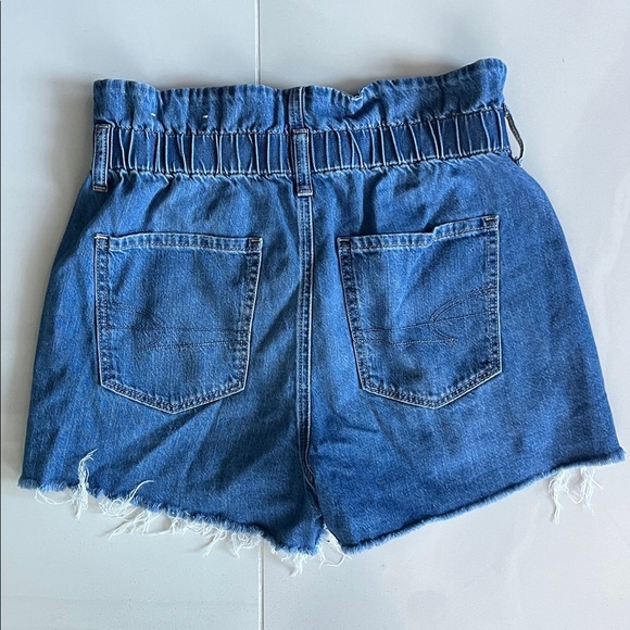 American Eagle High-Rise Distressed Denim Shorts – Size 6 - Picture 2 of 4